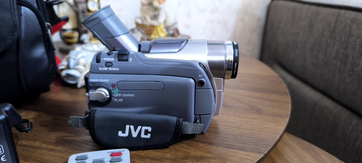السلام عليكم
كاميرا فيديو 
نوع JVC
حجم الشريط 4 ملم 
صناعه ماليزيا 
شغاله كامله 
نظيفه جدا 
السعر 65
التوصيل 5 بغداد 6 باقي المحافظات


**إذا كنت صاحب هذا الإعلان وتريد حذفه لأي سبب، رجاءا أرسل رسالة إلى الدعم الفني**