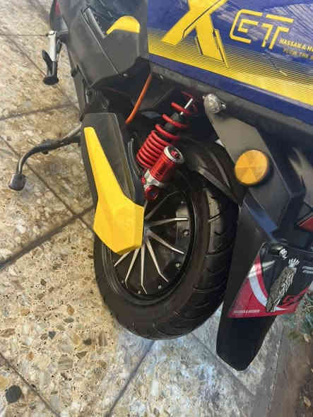 السلام عليكم  عندي دراجه شحن سگنس الملف 3800 ست بطاريات مسطره دراجه جديده السعر 700 الف  ***********رقمي
