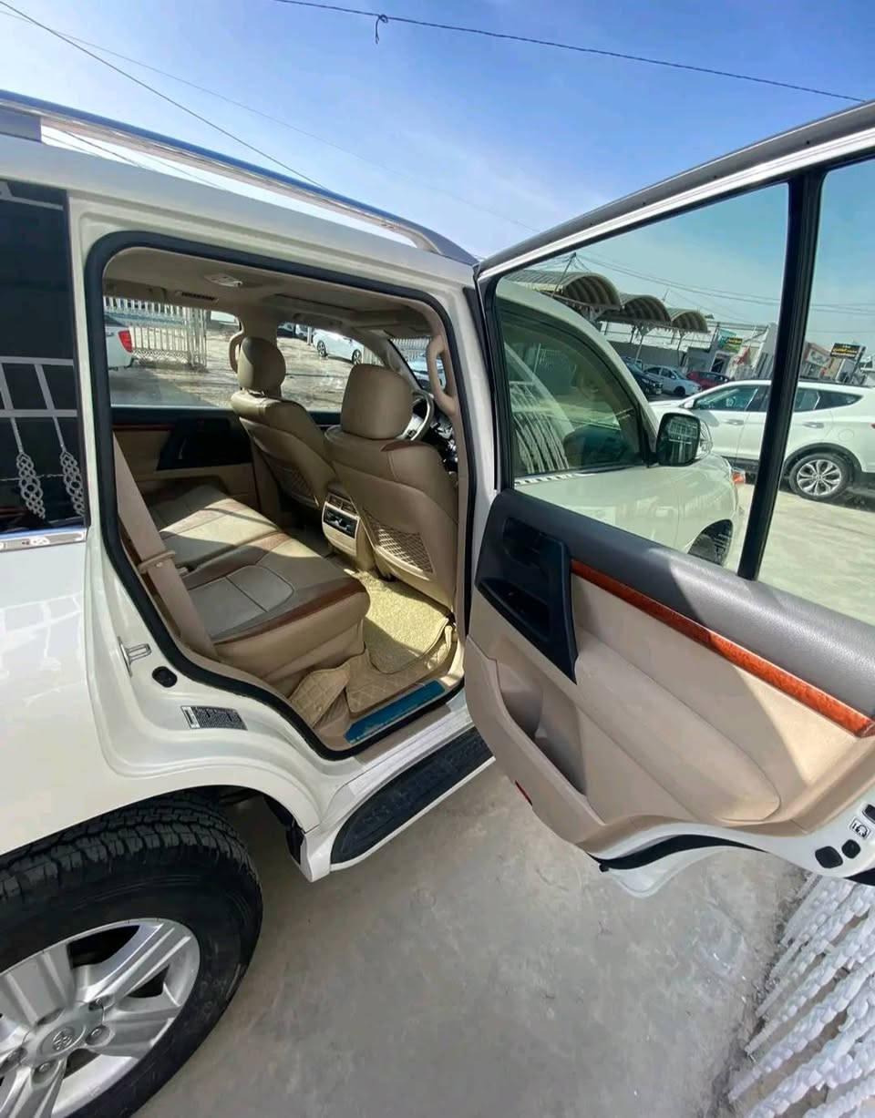 سلام عليكم.                                                                 البيع لاندكروز 2015 شركت جيهان  السيارة جديدة مات جناي   السيارة مقفولة عدة طلكة في الباب الخلفي جهت السائق    السيارة جديدة كلش    ماشية 134                                   سعر : 430 وبيها مجال بصيط.                                         الرقم :‏‪***********‬‏
