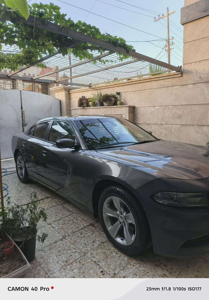 السلام عليكم
جارجر للبيع موديل 2019 sxt فول مواصفات 
كشنات جلد كهربائية 
فتحة 
خزن ميموري 
شفتات ستيرن 
كشن حار بارد 
كير طيارة 
تشغيل عن بعد 
تبريد قطعتين
منضومة غاز 
نضام كار بلي
تخم تاير جديد 
صدر جديد 
رقم بغداد الدولي سنوية باسمي 
مكان السيارة بغداد 
سعرهة 170 وبيهة مجال 
***********
