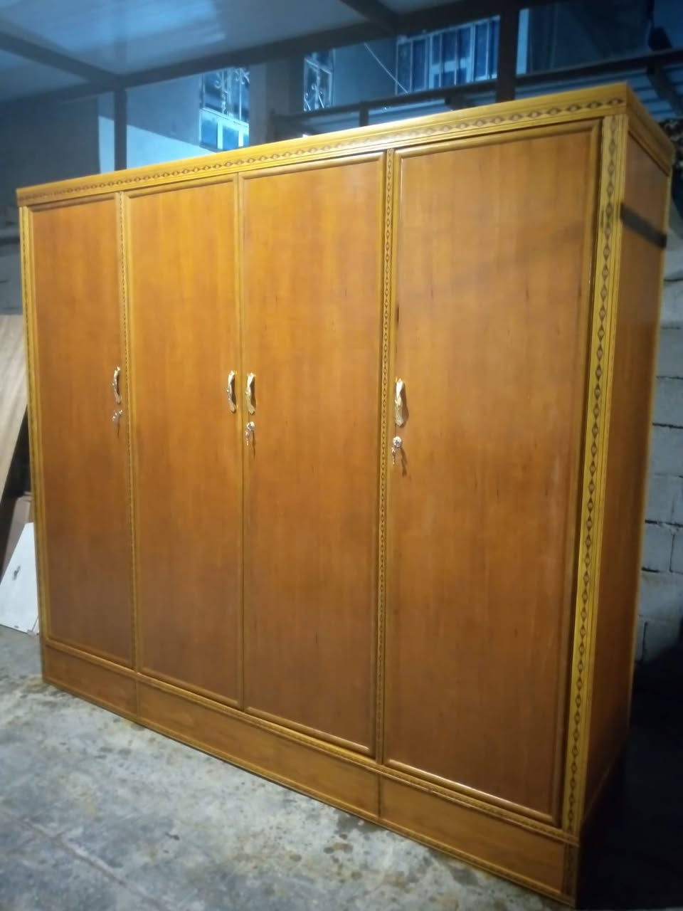 كنتور اربع بيبان ٦ الرفوف مع تعاليك موضحه بالصور  نضافه شكل انته تقيم سعر مع شد ٢٢٥  بيه مجال لشراي اكو توصيل عنواني كربلاء حي عامل منطقه ثانيه رقمي ***********
