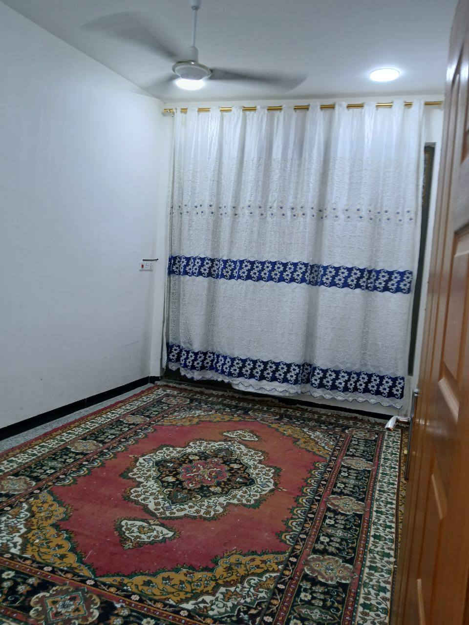 سلام عليكم 
البيت البيع بل دوانم ورة سجى قرب المصتوصف بل فرع لي بعد شارع ابو الحرار مقبيل بيت سيد نور 
البيت يحتوي  على توليت خارجي  ستقبال كبيرة غرفة نوم  هول مطبخ حار بارد حمام  بل طابق الرظي 
الطابق الاول يحتوي علة 
3 غرف نوم كبيرات+ غرفة صغيرة  حمام  بيتونة كبيرة صطح شتايكر  فول عازل فوم 
شغل درجة اولى فول رفت السقوف رباط سقف  خدمات كاملة ماء مجاري كهرباء 
مساحة 125. الاستفسار 
عل رقم بي واتساب 
***********
