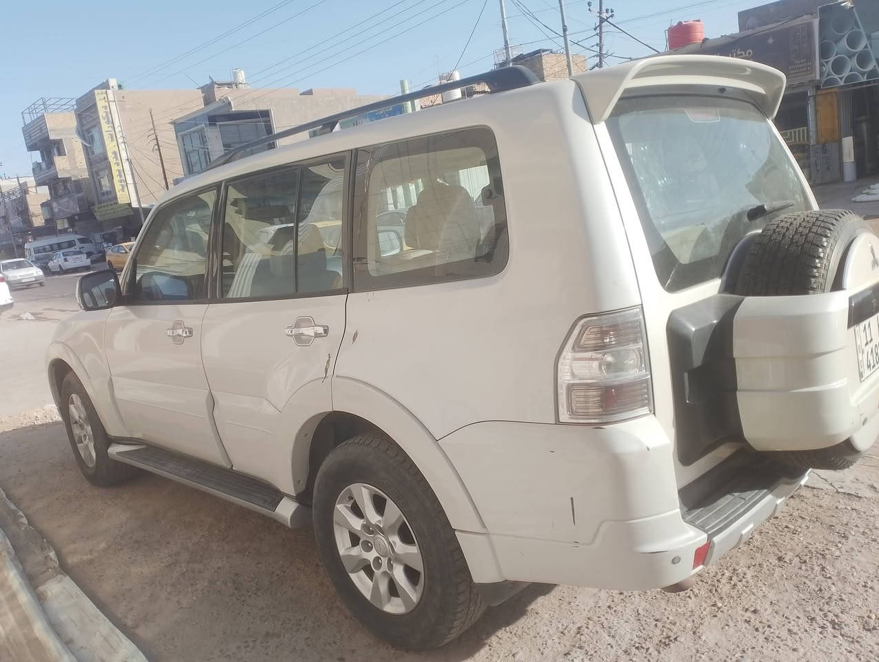 السلام عليكم 
باجيرو موديل 12 حبتور فووول ومكفول لون ابيض صدفي رقم بغداد 
دمام خلفي 
فتحه 
كشنات جلد وكهرباء 
مري قلاب 
فووول للاخير 
السعر ب143
باسمي سنوية وهزة كله جديد 
مكاني بغداد الكرخ 
***********
***********
