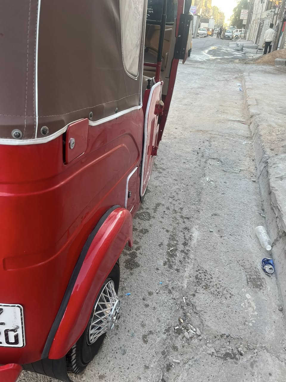 اسلام عليكم تكتك للبيع موديل 21 بيها بارد بصف الايت الامامي مكان البياع السعر 7و750 وبيها مجال رقم انكليزي هاتف ***********
