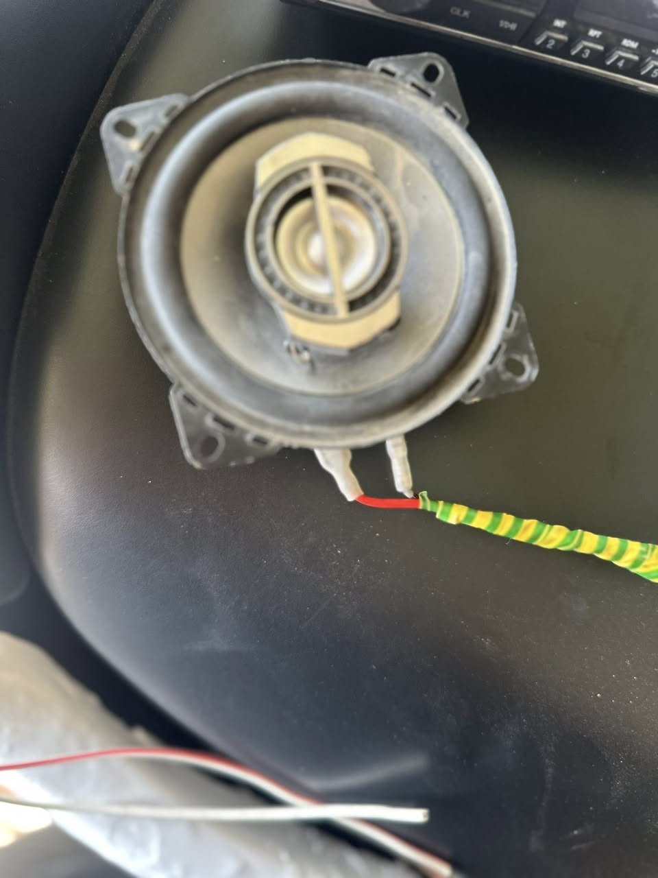 السلام عليكم ام بي ثري وسماعات شغلات وكل عطل مبيهن ينشدن للسياره وللدراجه وشاحنه جداحه مال تفضيخ وشغلات للبيع سعرهن مناسب هذا رقم واتصل *********** مكاني كوت (كوت ) خاجيه
