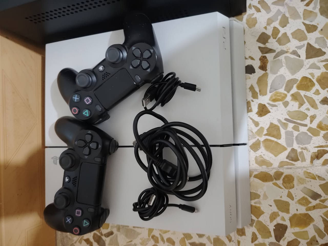 بلي4مهكر سليم مع يو بي اس شحن للبيع السعر    380الف   المكان الحمدانية قرقوش


**إذا كنت صاحب هذا الإعلان وتريد حذفه لأي سبب، رجاءا أرسل رسالة إلى الدعم الفني**