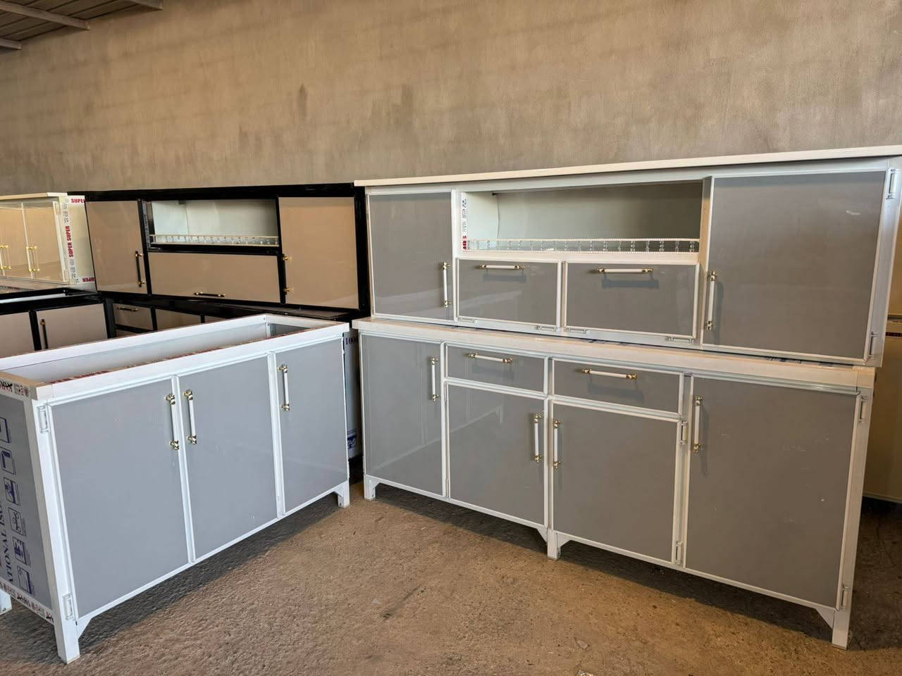 السلام وعليكم يقدم لكم معمل الرحمه احدث تصاميم الكاونترات نشتغل كاونترات حسب الطلب وايضا جزامات نشتغل عدنه جمله خارج المحافضه  مفرد  وجمله ايضا داخل المحافه لتواصل والاستفسار ع الرقم او مراسله الصفحه  ***********🩷😁
