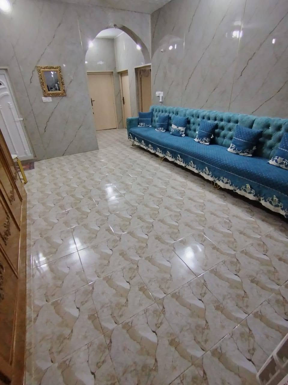 السلام عليكم بيت ٢٠٠ متر للبيع في حي النصر بانزين خانه منطقة ال ٢٠ حرف T طابقين الطابق الثاني شقه معزوله للأستفسار الأتصال على الرقم ***********
