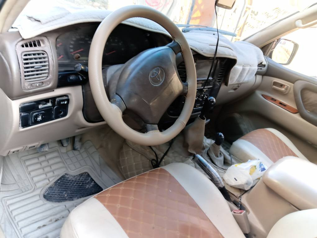 السلام عليكم 💛
للبيع : تيوته 🦾
نوع : راندكروز 👑
موديل : 2001
لون : مميز 🥇
محرك 5700/8V 🚀  طيران 🧿
مكينه وكير  شرط لا تبخر ولا تنقص 
كير عادي 🦂
فور ويل شغال 🕷️
تخم تاير جديد 🥈
باتري جديد 🥉
السيارة حداديه كامله 
السيارة معمره مال جناي
السيارة كهربائيات على وضع الشركه ❄️

  السعر  120 أو بيها مجال.
        دفتر وعشرين 💵

للاستفسار الاتصال ***********
