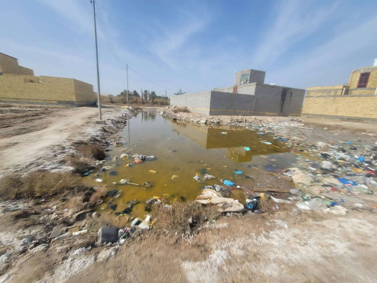 قطعه زراعي 200 متر للبيع ركن على شارعين وجه10 ونزال 20 موقعها السديناويه نهاية السايدين قرب مدرسة الجامعه متوفر كافة الخدمات ما ء مجاري كهرباء للاستفسار ***********
