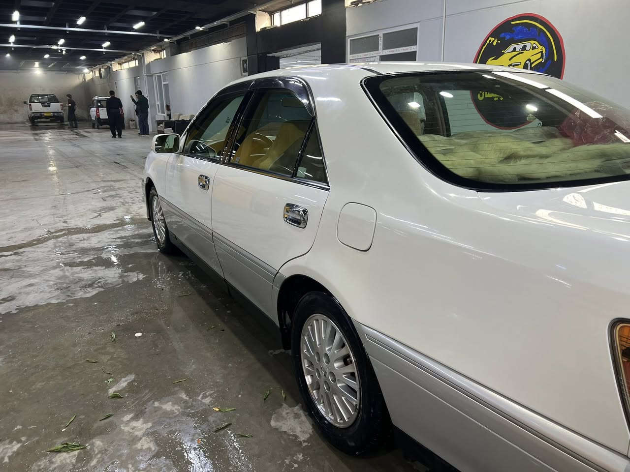 مەلیکە مۆدێل ٢٠٠١ موس 
دەشپول نەجەف تەحویل نەجەف 
سێ دوگمە
یەکپارچەی بۆیاغی ئەوروپا چاملغی سایە ق 
ڕۆنی گۆڕاوە هاویدرۆلیکی گێڕی گۆڕاوە 
دیسک و دەبڵ و پێشی تازە داگیراوە 
برێکی مەزبوت تەقەو رەقە و هەموشتێکی بەشەرت 
گێڕ ومەکینە وهەمو گیانی بەشەرت 
نرخ ٤٧ گەڵا 
***********
