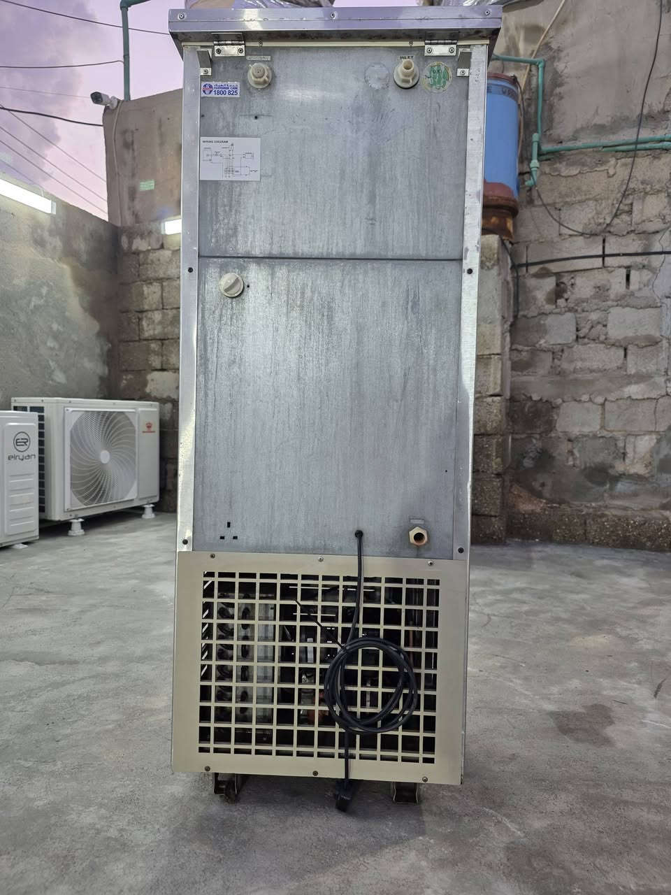 السلام عليكم براد حساوي جديد حيل استخدام قليل كله وضع البلاد شرط. تبريد اذا مصلح او ملعوب بي يرجع ضمان.  اي أشكال يرجع مكاني ابو الخصيب قرب كبه ابو جوزي بي واتس ***********.    ***********.  متوفر توصيل 💁
