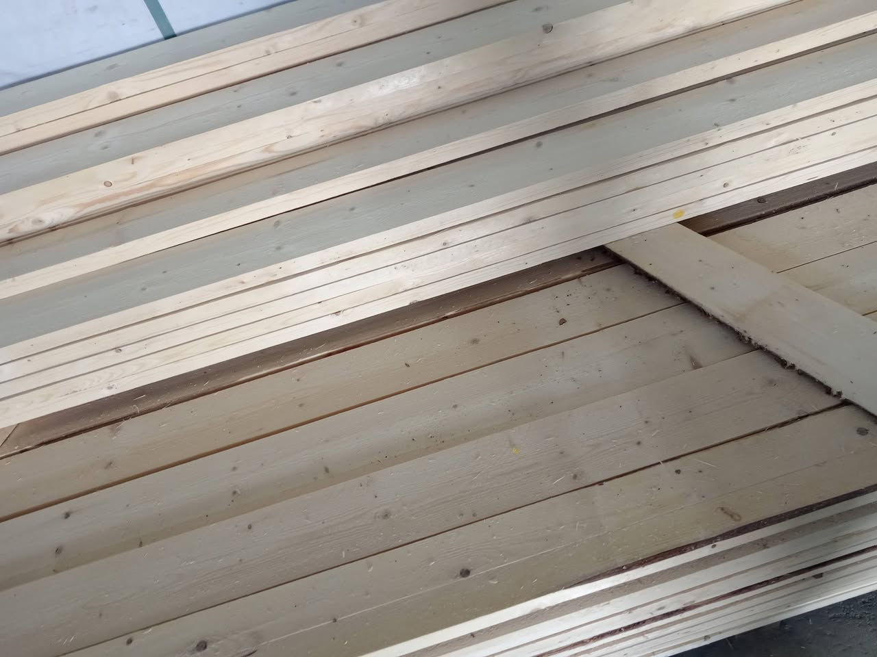 تم تجهيز احد النجارين قضاء الرفاعي الوح روسي تارس مجفف درجه اولي لبيع جمله ومفرد  عنوان قلعه سكر مقابيل جسر البتروناس الطريق العام رقم الهاتف ***********
