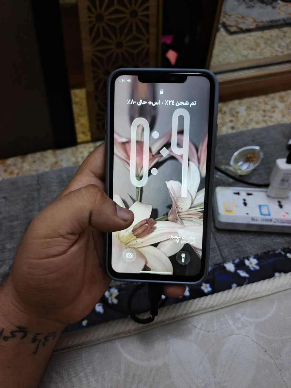 11 برو ماكس مستبدل شاشه اصليه 
بطاريه 72 
فيس ايدي متوقف 
لون نفطي جهاز كلش حلو مرتب 
ومابي اي خلل  السعر 350 
ويا فقط شاحنه مكاني بصره الحيانية
رقم تليفوني *********** واتساب وخط
