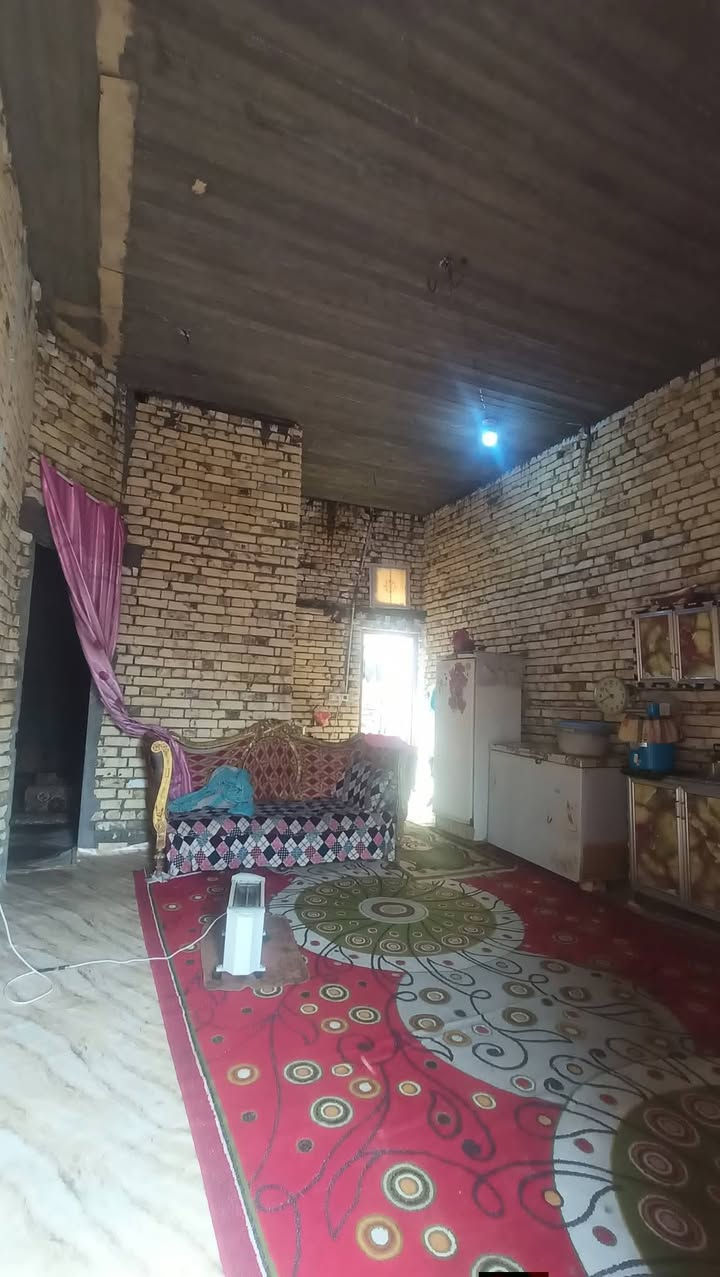 سلام عليكم بيت بحي الجوادين النزلة الثالثه قريب ع شارع العام 500 متر
مساحة البيت 260 يحتوي ع ثلاث غرف اكبار وصالتين ومطبخ وحمامات دااخليه وخارجيه وديوانيه 8/60
الشراي يجي خاص او تصال  ‏‪***********‬‏
