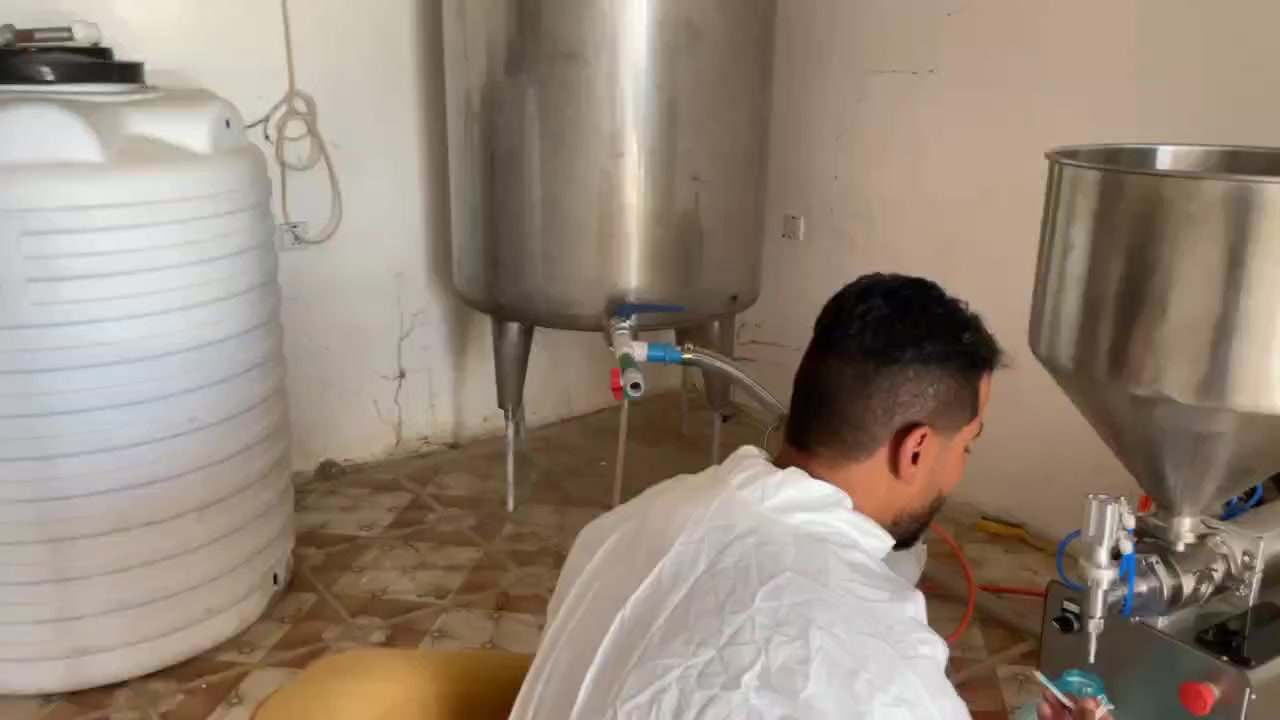 معمل منظفات للبيع جاهز مع أجازة تنمية صناعية مامستخدم جديد ،،
•خلاط 1000 لتر ستانلستيل اصلي مع ماطور 
•مكينة تعبئة نوزل واحد 1000 ملم وأقل
•طربمة تشتغل على تعمل على هواء كمبريسر لتعبئة قياسات متنوعه حسب طلب حتى 100 لتر
•كمبريسر حجم 100 لتر مع خزان ماء بلاستك 1000 لتر
•مكتب 

ملاحظه معمل كلشيء جديد وغير مستخدم نهائيآ
سعر 30 ورقه
مكان معمل محافظة المثنى 
لتواصل واتساب ***********
