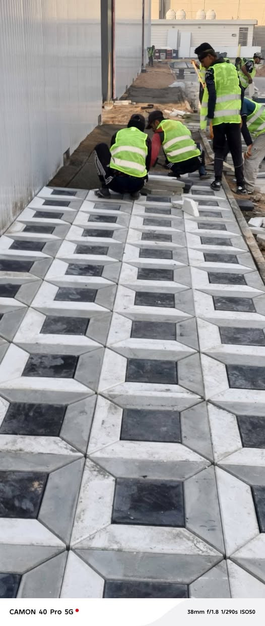 متوفر كادر عمل
نشتغل انواع الارصفه شوارع حدائق مدارس دوائر 
 سعر (المتر 3لاالف وبيه مجال)*********** ونشتغل جميع المحافضات ويوجد كرسته وعمل
