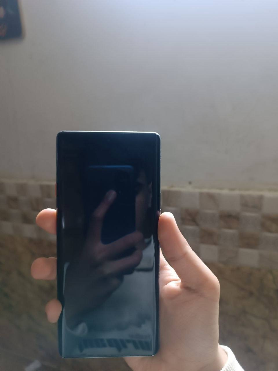 سلام عليكم 
تكنو كامون 40 برو 5g اخو جديد
بطارية 5200
رام 12+12 
ذاكره 256 
ببجي 90
ملحقاته كامل شاحنه +سماعه
اداءه في الالعاب فد شيء فريماته ثابته بل الالعاب 
مكاني بغداد الشعب 
رقمي *********** بي واتساب 
سعره 300 وبي مجال
