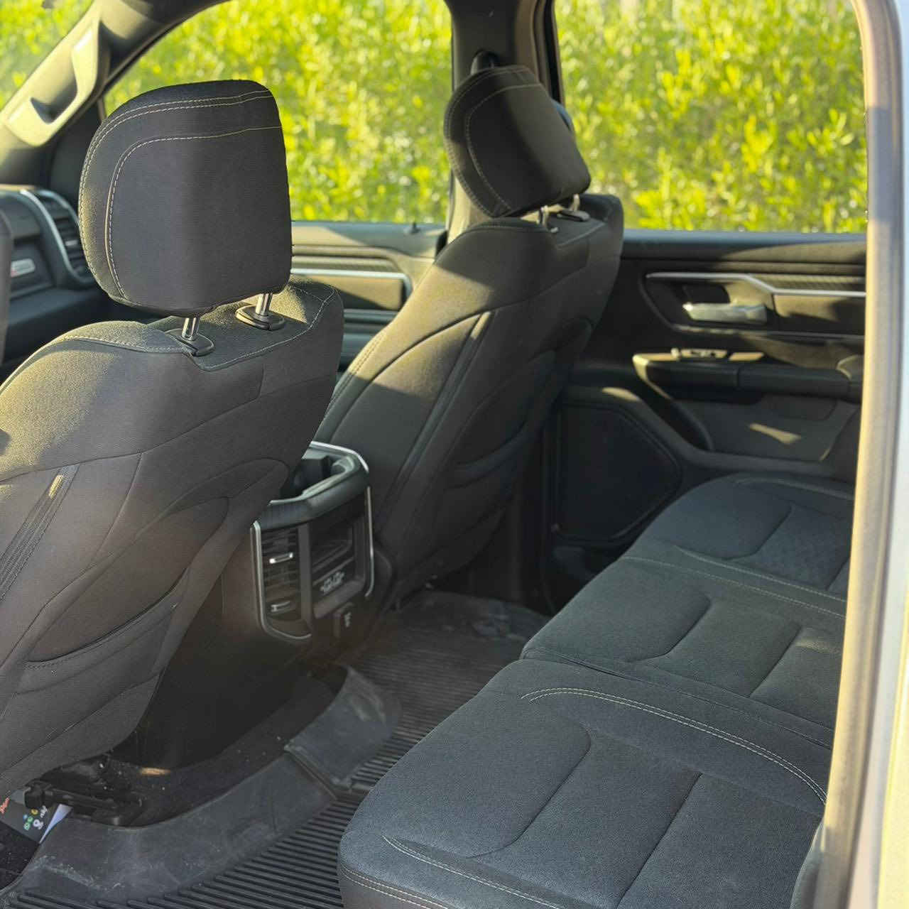 السلام عليكم ترهم مراوس
دووج رام 2025 

فئة Lone star ⭐️ 

باب طويل بدي قصير

يسره كلير

ماشية 11 الف ميل 

محرك 6 سلندر توين تيربو 

رادرات 360 

شاشة تيسلا بلادية

سستم الباين 

رادار امامي  

تثبيت مسار 

اماكن تخزين تحت المقاعد الخلفية 

قاصة 

كامرة دوارة 

صور الحادث مرفقة التفاصيل كلها مذكورة 

حادث جدا بسيط بنيد تبديل وصبغ وجاملغ

والسيارة مصلحة بالوكالة بامريكا وحتى السستم الايرباك  بلادي  

 ***********

بغداد البياع
السعر 375
