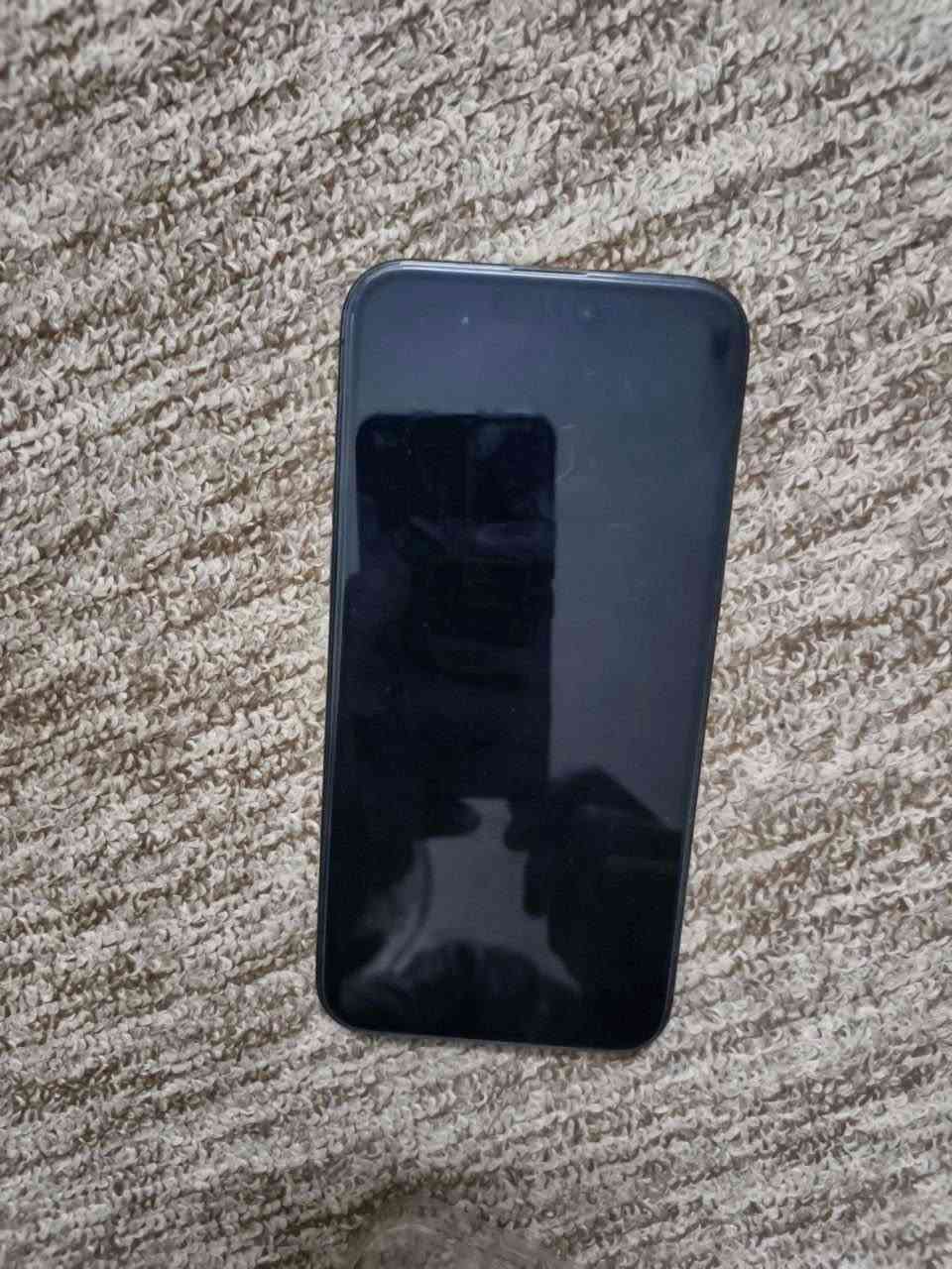 السلام عليكم
آيفون 15برو ماكس 
جهاز وتر 
شريحه متوقفه 
بطاريه 86
جهاز مكفول 
ذاكره 256
السعر 700 وبيه مجال حك جيه 
أهل 600 لحد يراسل 
مكاني النجف شارع المطار 
***********
