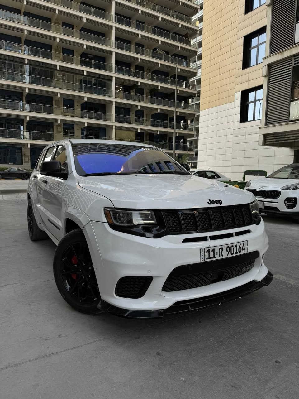 جيب SRT 6400 موديل 2018
السياره حادثهه امامي وبيهه شبر ب جاملغ الخلفي 
السعر 27 
السياره SRT اصل فول مواصفات 1/1 ام الرادار 
ماشيه  86 ميل 
المواصفاات ….
بصمة -بانوراما-رادار أمامي-ماوس 5 وضعيات قياده 
كشنات حضن SRT  كنتارا 
قماره كنتارا  
تدفئه وتبريد بالكشنات الاماميه-تدفئة ستيرن 
تدفئه بالكشنات الخلفيه  - سستم سماعات ودمام - 
فجوج برمبوا  SRT 6 بستم _جنطه كهرباء
ويل SRT اصل 20 -كشنات ميموري 
كشنات الاماميه كهرباء
٥ وضعيات قياده 
لايتات الاماميه زينون زرع عدسات          
 تخم تاير  جديد 
مكاني بغداد المنصور للستفسار :
 *********** واتسب
