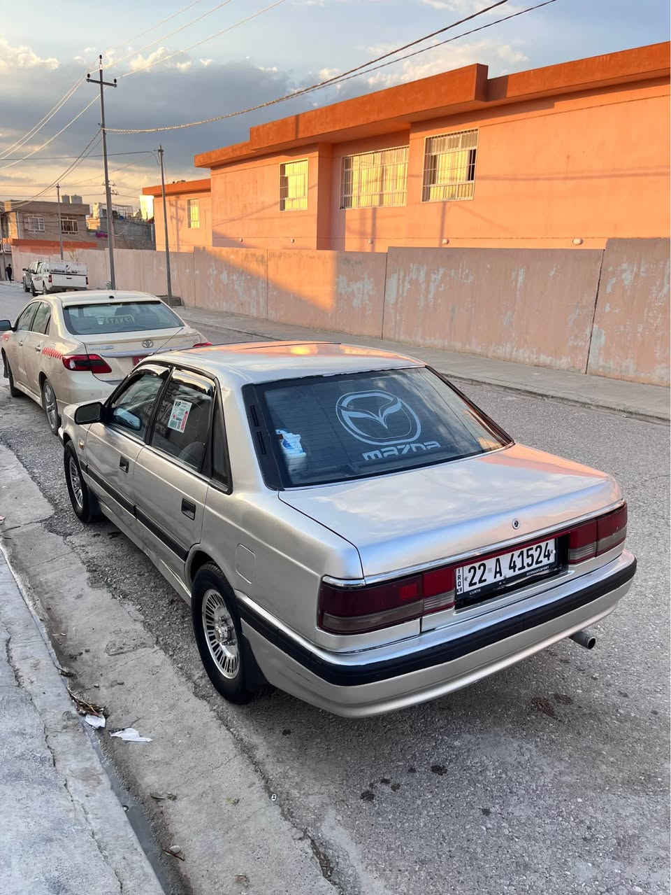 مازدەی ٦٢٦ مۆدیل ١٩٩٠ ٤ جام کارەبای هەزە هەتا ٢٠٢٧ سەنەوی هەتا ٢٠٢٨ نویە بە ناوی خۆمە خەرامەو ئەوەلیات بەشەرتە سیارەکە بەس جەمپەکی خەفیفی پشتی هەیە فول فولە بسلایتە بەس گیری حادیە سیارەکە جایزە ماری دۆستە  گۆرینەوەش دەکەم لەگەر شتەکی بە دلم بیت لە هەولیرم سەحریشی ٤٩ وەرەقەو مەجالەکی برایانە ژ.م *********** کۆرەک *********** Singapore
