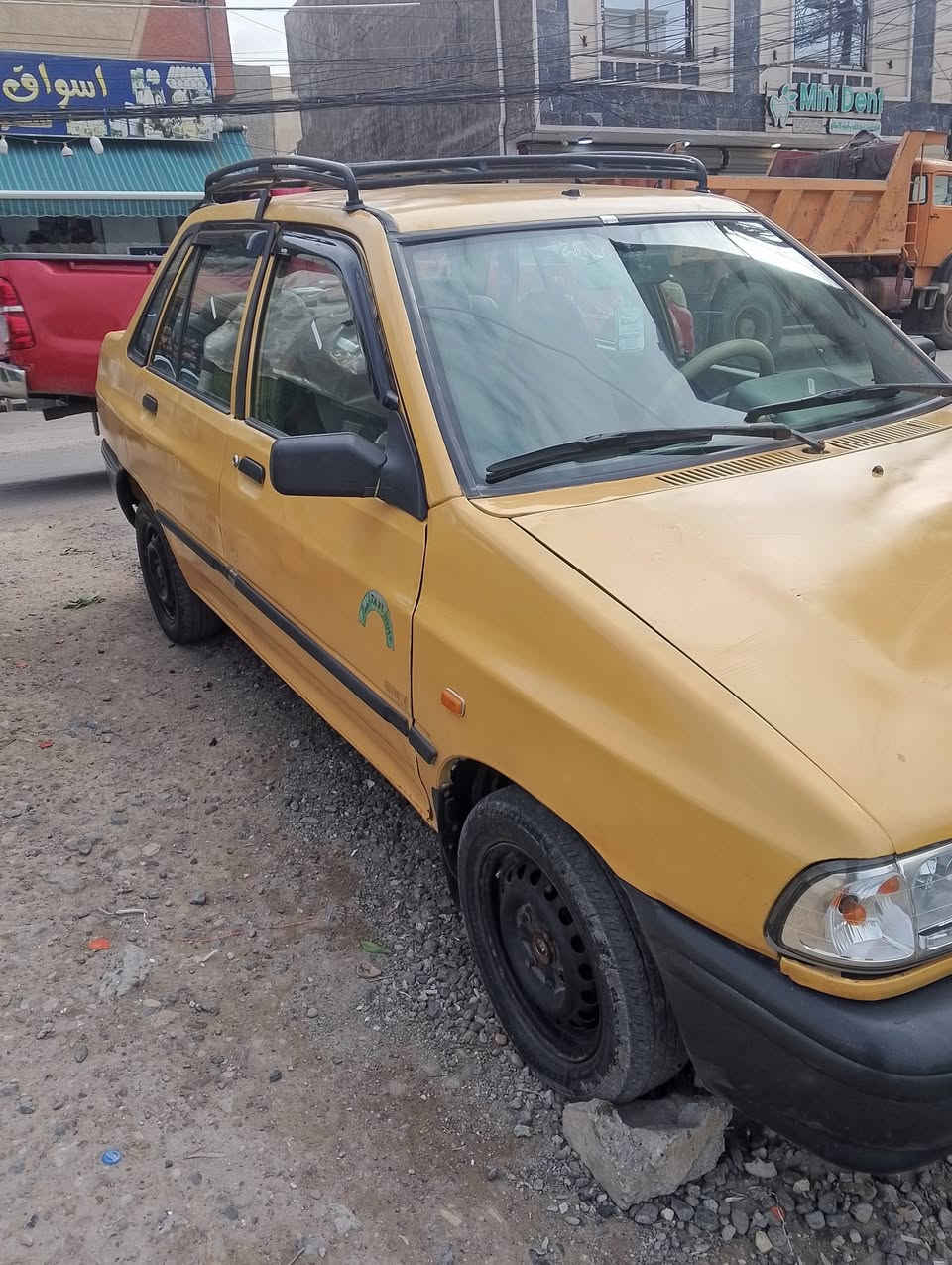 سلام عليكم سايبه للبيع راعيها ماندله سياره كشرها نضيف شغاله كلها كامله بس بيها مكينه ادخن كهربايات كلها شغاله رقم بغداد سنويه صاقطه سياره مديل 11 ابيع كوم حديد السعر مليون و تسعميه العنوان بغداد صدر القناه قرب مستشفى علاج الطبيعي *********** ملاحضه السياره مابيها اخياسات بس الهلال ومسويهن
