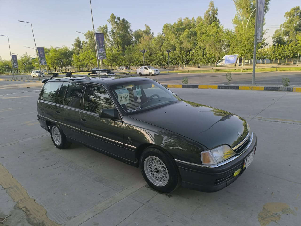 أوبل أوميكا موديل 1993 أصل وفصل
اللون أخضر زيتوني 
حجم 20أصلي المرغوب CDكرستال 
جامات الامامي كهرب سلايد ويل كب أصلي شركه 
السياره بيها صبغ 5قطع مال تقحيل تطويز أبيعك عام بشرط بدون دواخل ومعجون وضرر 
بشرط فرن (حراري) وبمواد ألماني وضمانو صبغ درجه أولى 
الطخم الامامي من أ..............إلى ي كلو مبدلوا جديد وبشرط 
الطخم الخلفي أكسن ودرايم شفتات كلو مبدلوا جديد وبشرط 
يعني أنطيك تراي عجين وطخم أمامي وخلفي جديد وبشرط 
وايرمنيا كلها شغاله 
الشبكه والسلايد الخلفي مال ستيشن أصلي مالها 
داخل وكشنات وبطاين أصلي وشركه وجديد داخلها يخبل حيل 
تفتح البوند وضع شركه أصلي 
تفتح الصندوك وضع شركه أصلي 
.السياره رقم نينوى الماني سنويه عضم شرط التحويل فقط عنواني الموصل حي المثى قرب جامع الروضه المحمديه 
(السعر 42$وبيها مجال للشراي )
رقم الهاتف (@***********) أسيا 
(*********** )كورك
