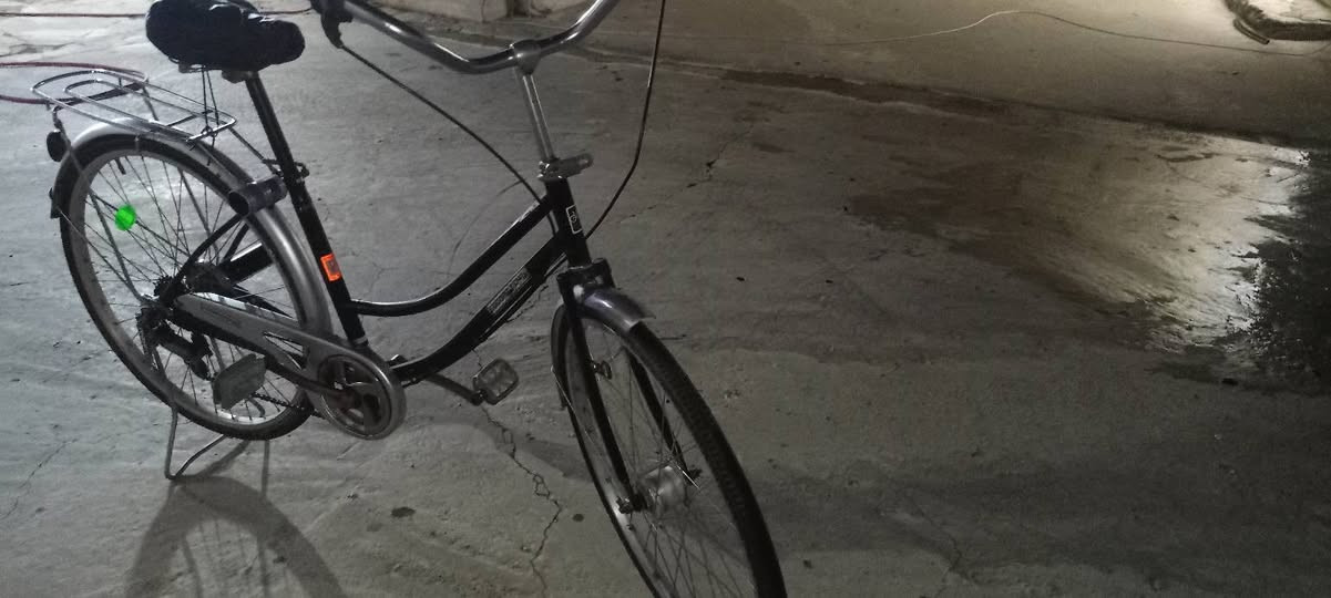 السلام عليكم
بايسكل للبيع فقط 
موديل 2013
سعر85بي مجال قليل
مابي اي عطل 
رقم الهاتف ***********
