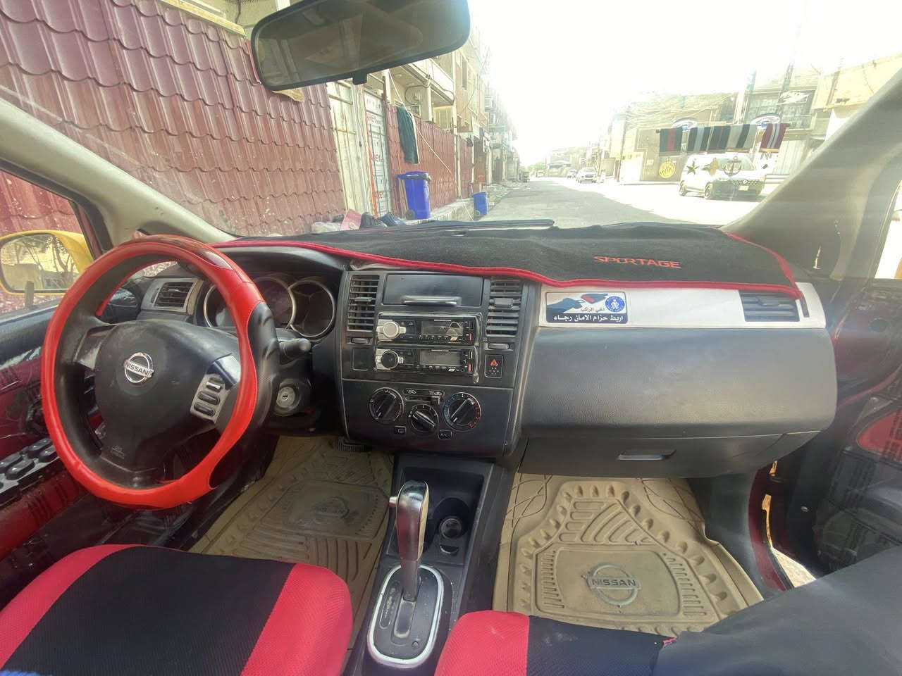 السلام عليكم  نيسان فيرسا ٢٠٠٩ رقم قادسية انكليزي مابيها لاصرف ولاتبخير سياره نضيفه حلوه وصاحبها موجود شرط التحويل بيها ضربه جامرلغ خلفي وشي بسيط بالباب مال السايق 

مكاني الشعب 
***********
سعرها ٤٥ وبيها مجال بسيط
