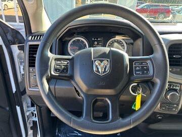 السلام عليكم 
دوج رام 2023
ماشيه 11الف
صور الحادث مرفقه 
***********
