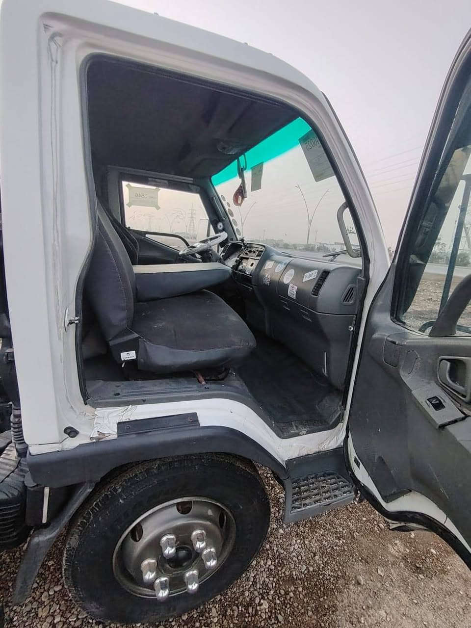 السلام عليكم للبيع كنتر بزون موديل 2003 رقم أربيل تحويل ثاني يوم بدي نزال 3 جكات بدي تفصال جديد طول 6 و ربع تخم تاير  كهربائيات كلها شغاله للتواصل على الرقم ***********
