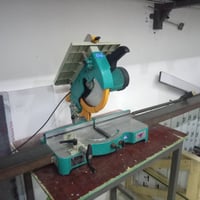 معمل المنيوم كتر ومفرازات وثاقبة وميز عمل وميوزة المكاين وحمالات الموا...