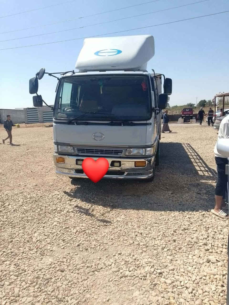 سلام عليكم انكر موديل 2003 حجزين 
سته وربع بلادي سياره جديد ومامتعوبه 
مكينه 80 وكير خير من الله كهربائية كله شغاله 
مكاني الدوانيه مكلف بل نشر هاذه رقم راعيه ***********
