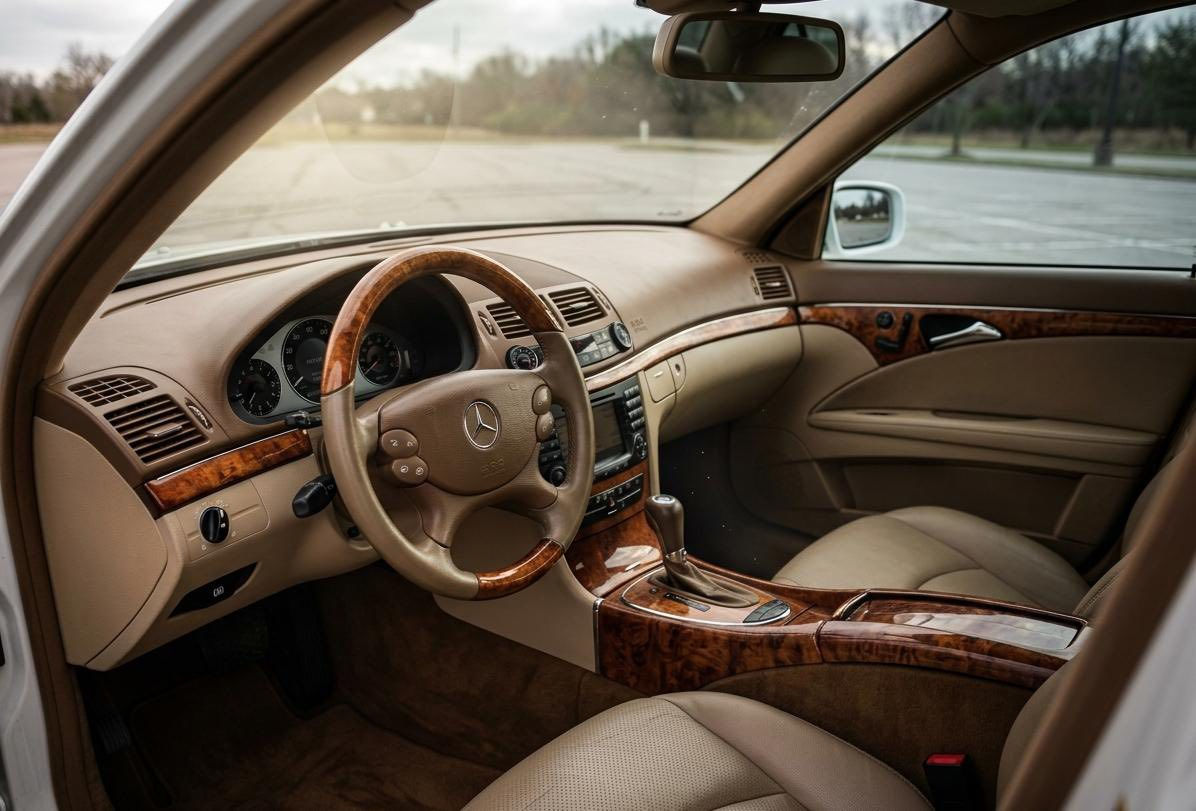 مرسيدس E350 (أم عيون)2008 وارد أمريكي

لون ابيض
مكفولة
ماشية 153 الف كم
للبيع فقط

المواصفات:
بصمة
محرك 6 سلندر + كير (مكفولات)
تبريد قطعتين
كروز سرعة
مراية داخلية + جانبية (عاكسة)
تحكم ستيرن
بانوراما 
فتحة سقف
كشنات كهرباء + خزن ذاكرة
لدات داخلية
إنارة ترحيب

بردة كهرباء
أنظمة قيادة
سستم صوت Harman Kardon + دمام خلفي
لايت زنون (بلادي
تخم تاير جديد
حساس مطر
هزة وفحص (جدد)
كشنات هيتر + تبريد
تبريد ثلج
حساسات امامية + خلفية
تبريد خلفي (منفصل)
ستيرن كهرباء

مكان السيارة: بابل 
السعر: 🟧 السعر  خاص رحمه لله 
للاستفسار***********
