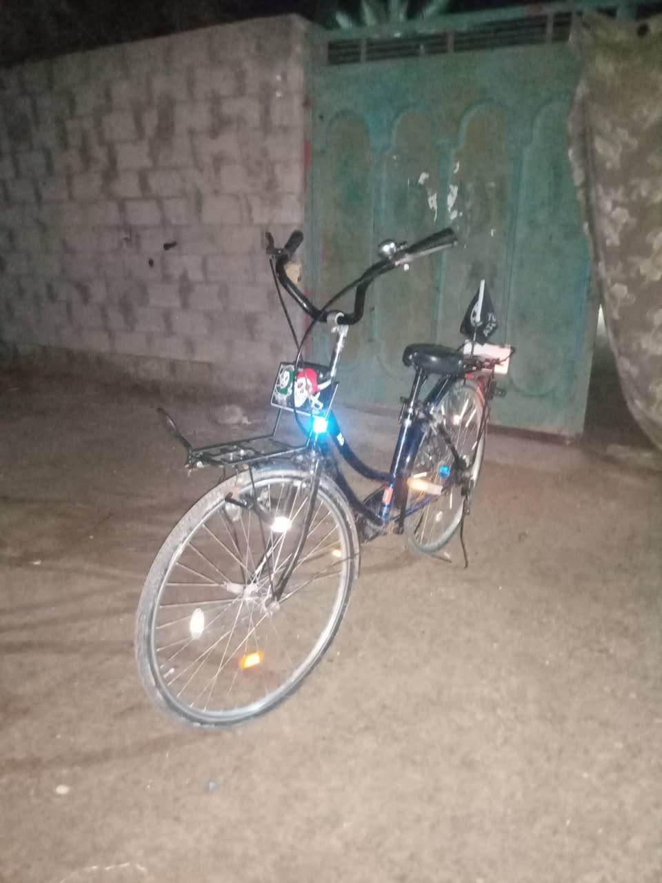 سلام عليكم شباب بايسكل للبيع بايسكل ماعايزه شي بايسكل عل شركه موديل 24 المكان مشخاب سوق شعلان السعر خاص  والخاص مفتوح او تصال علا رقم ***********
