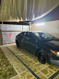 تيوتا كورلا موديل 24 لون إسمنتي  مواصفات LE ماشيه 37 الف وقابل للزياده...