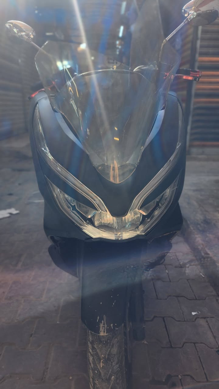 دراجة pcx جيل ثالث كوري
نقص مراية و قبق بانزين مكفولة كفالة عامة ماشية ٩٠ الف
مكاني بغداد الحسينية سعرهة ١٥ قفل قفل 
***********
