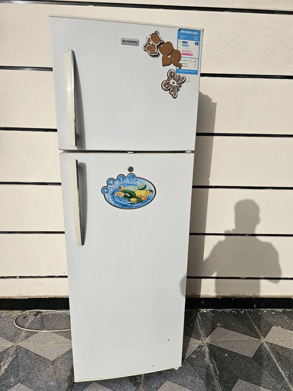 ثلاجه للبيع ١٨٠ نضيفه وتجميدشرط السعر ٢٠٠ تصال *********** مكان بعقوبه تقاطع سياحي
