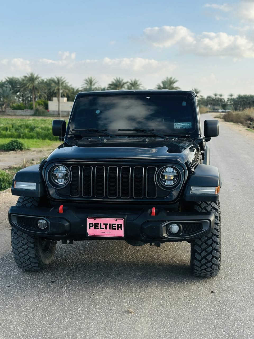 جيب رانكلر هايبرد 2023  والصور الحادث مرفقه
متعجبك اترك كلمه طيبه وكلشي بسعره 
***********
