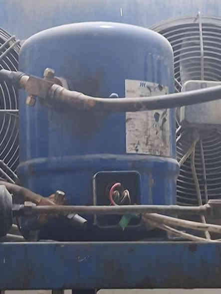 للبيع غرفة تجميد٣ونص ×٦ متر مع كامل الملحقات نقص ماطور فقط قيم بما يرضي الله للاتصال ***********
