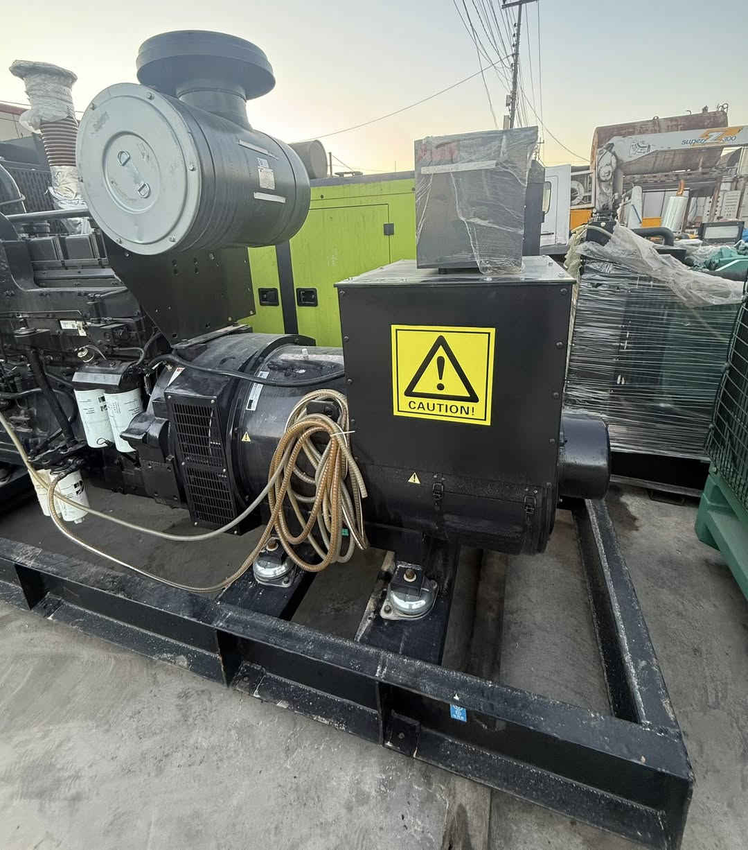 السلام عليكم 
كمنز KT19 كولو هواء 6 وربع موديل حديث 
‏750kva راس توليد ستافورد الاصلي 
ساعات العمل زيرو 
نظام اوتو حمايه فول اوتماتيك
وضع بلاد شركة  
أربيل صناعه جنوبيه 
نظام اوتو حمايه فول اوتماتيك
وضع بلاد شركة  
🚚يوجد توصيل الى جميع المحافظات وبضمان🚚
🚚كياندن هةية بو هةموو شاركان بةكرينتى🚚
 للاستفسار:
 ابو علي 
***********
***********
***********
