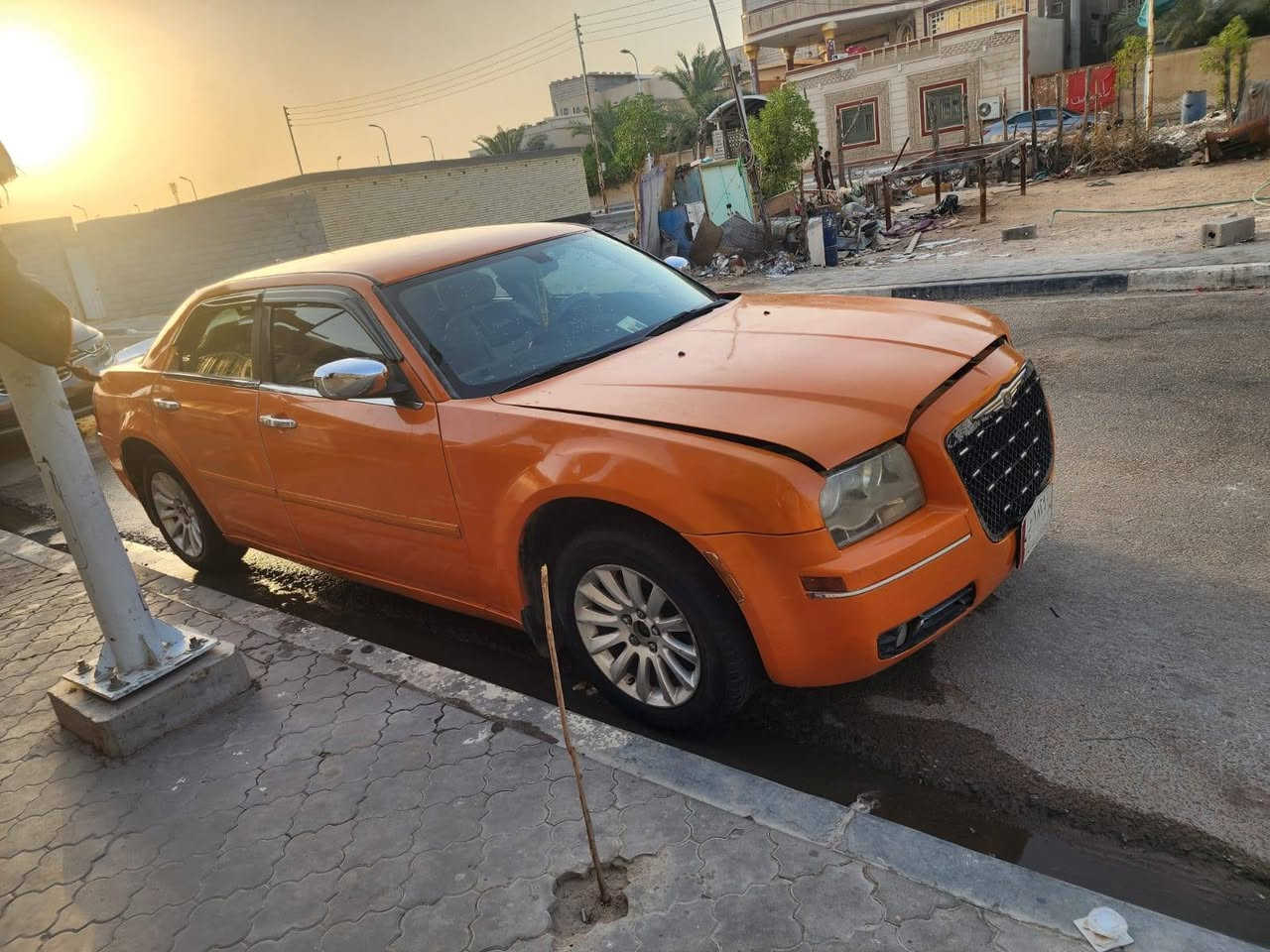 اوباما موديل 2007 اجرة رقم انبار حادثها بالخارج فقط طرف الصندوك مكينة كير كهربائيات تبريد كلها شغالة امصفرة غرامات والهيئة عليها ٦٠٠ ايطيح من سعرها عنواني البصرة *********** السعر 75 وبيها مجال للعزاز وانا خادمك
