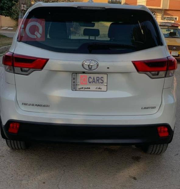 (Toyota Highlander) تويوتا هايلاندر 
موديل 2018

 المحرك: 6 سلندر V6

سعة المحرك: 3.5 لتر

ناقل الحركة: أوتوماتيك 8 سرعات

الدفع: أمامي FWD أو اختياري رباعي AWD

مقاعد جلد فخمة

✔ تشغيل عن بعد

✔ فتحة سقف

✔ شاشة وسطية + كاميرا خلفية

✔ بلوتوث + USB

✔ تبريد أوتوماتيك 3 مناطق

✔تدفئة وتبريد المقاعد الامامية

✔ تحكم من المقود

✔ تنبيه حركة خلف السيارة RCTA

✔ حساسات أمامي وخلفي

✔ مثبت سرعة Cruise Control

✔عدد المقاعد: 7 راكب

✔سعة الشنطة: جيدة وتكبر بطوي الصف الثالث

✔وسائد هوائية أمامية وجانبية

✔ نظام ABS + EBD

✔ نظام VSC (ثبات السيارة)

✔ نظام التحكم بالصعود Hill Start Assist

✔ليتمد فول مواصفات/ Limited

للإستفسار الاتصال على الرقم/***********
