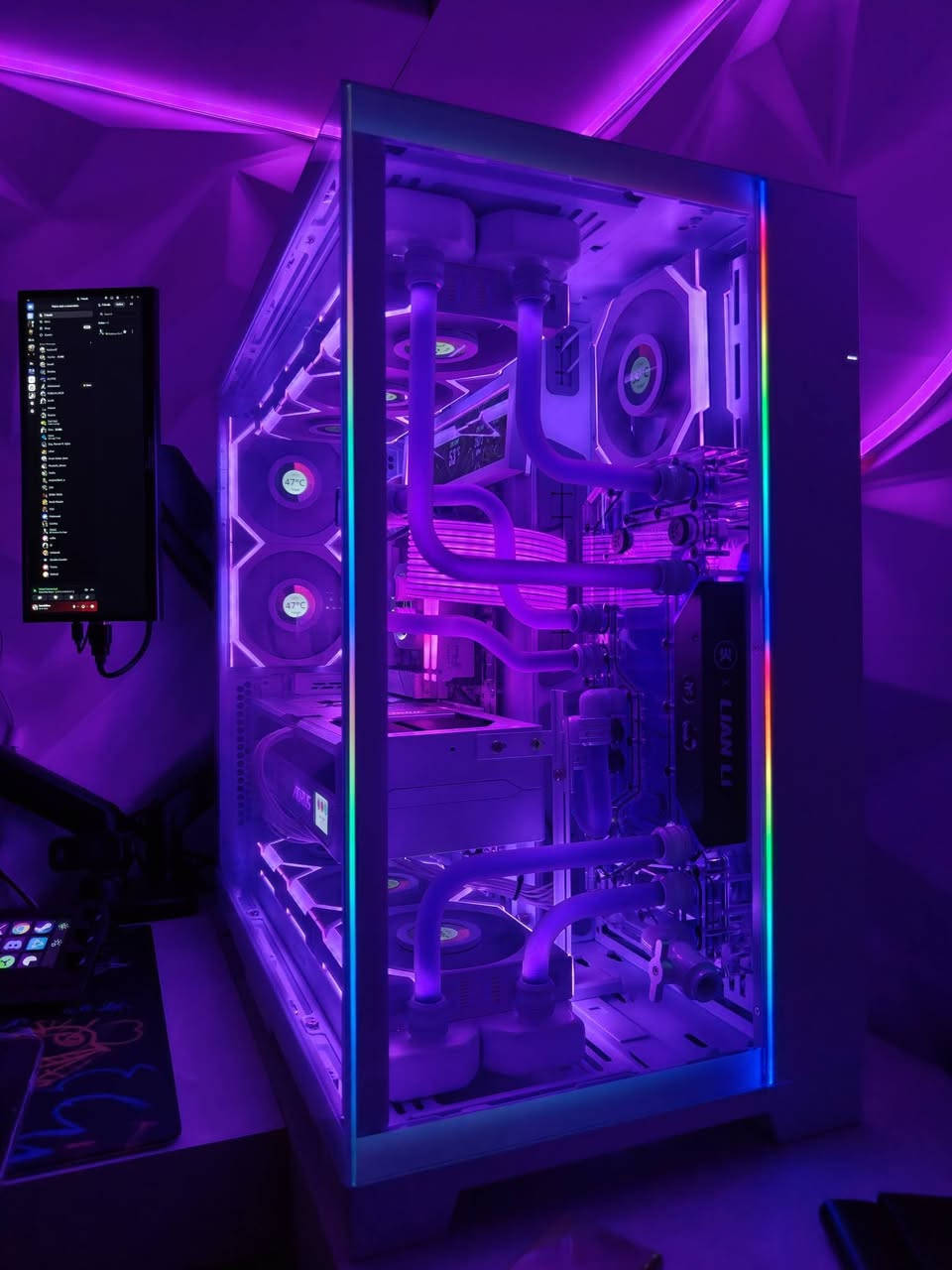 للبعع 
rtx5090 
r9950x3D 
ram 64GB 
motherboard x870-A
2Tb Samsung Evo plus 
custom loop 
case lian li xl 
9 fan lian li sl v3 lcd 
lian li lcd 

monitor 
msi 240hz 4K OLED 
keyboard 
gravarstar 
mouse 
razer viper v3 pro 

مکان اربیل


**إذا كنت صاحب هذا الإعلان وتريد حذفه لأي سبب، رجاءا أرسل رسالة إلى الدعم الفني**