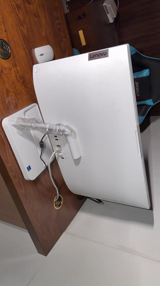 حاسبة all in one هاي مواصفاته استخدام شهر فقط نظافة 100‎%‎ ***********
