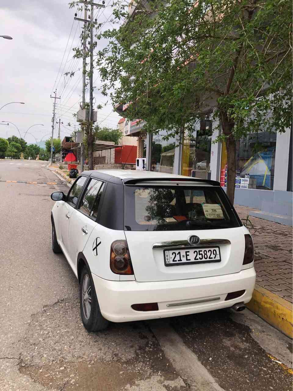 Lifan 320 2013 
190,000km 
 رەقەمە سەنەوی تا ٢٨ تازەیە بە شەرتی تەحویل و غەرامە    
گێرو مەکینەی بە شەرت سەیارەیەکی مەزبوت و بێ کێشەو کەم مەسروف ماڵی فەقیرە بانزین ناخوات 
هەزەی تازەیە گێر عادیە  قفڵ مەرکەزی  هەمو گیانی مەزبوت ئیش  ئەکات کارەبایی مەزبوتە بوخار و دوکەڵی نیە 
تەبریدی ساردو گەرم بە کامل ئیش ئەکات 
٢ جام کارەبا ئاوێنە کارەبا شاشە ئایپاد مەکینە ٤بستۆن ١٣٠٠ 
بوخاري نيه 
  دەعامی نیە بۆیاخی نیەساردی هەیە39 وەرەقە
460 هەزار غەرامەی تێدایە دوای مەعمەلە بۆت دەگەرێنمۆ 
***********
*********** السليمانية, العراق
