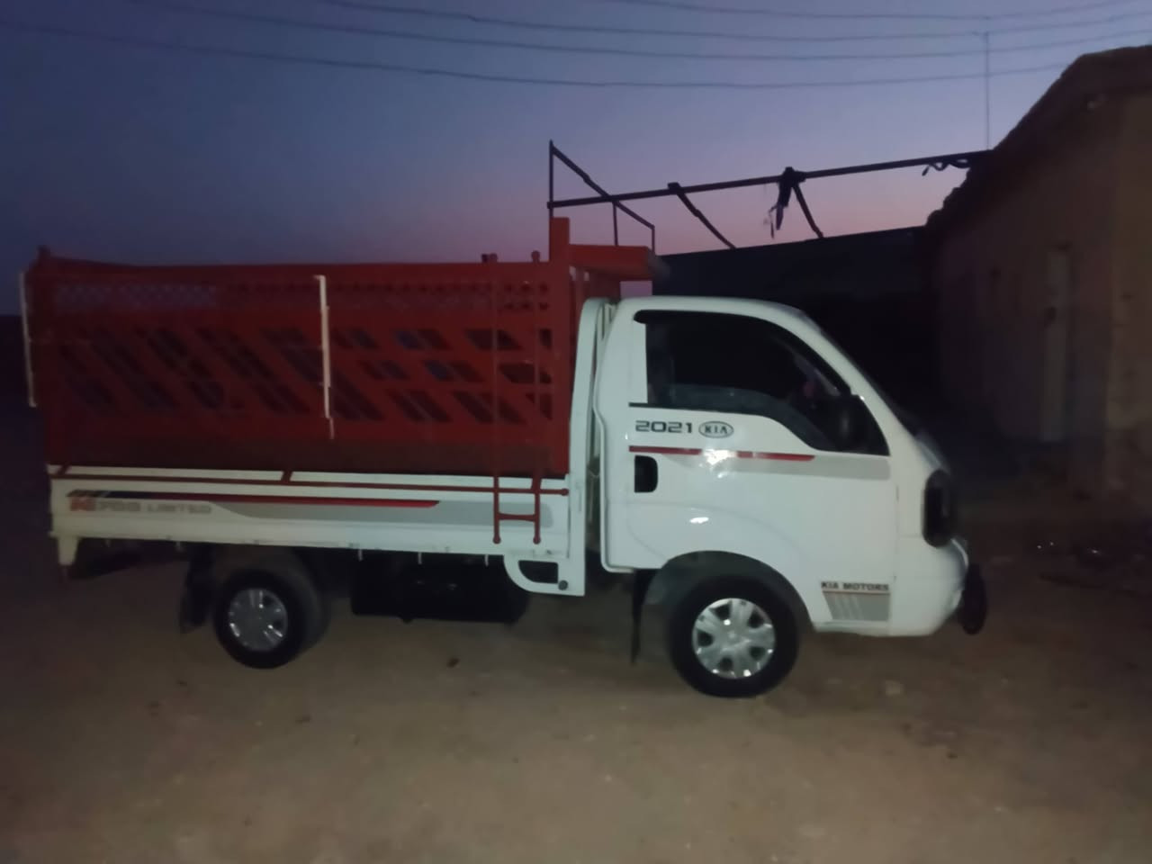 سلام عليكم سياره كيه لبيع سعر 75 وبيه مجال قليل حك جيه ناصريه مركز رقم راعي في اتصال ***********//***********
