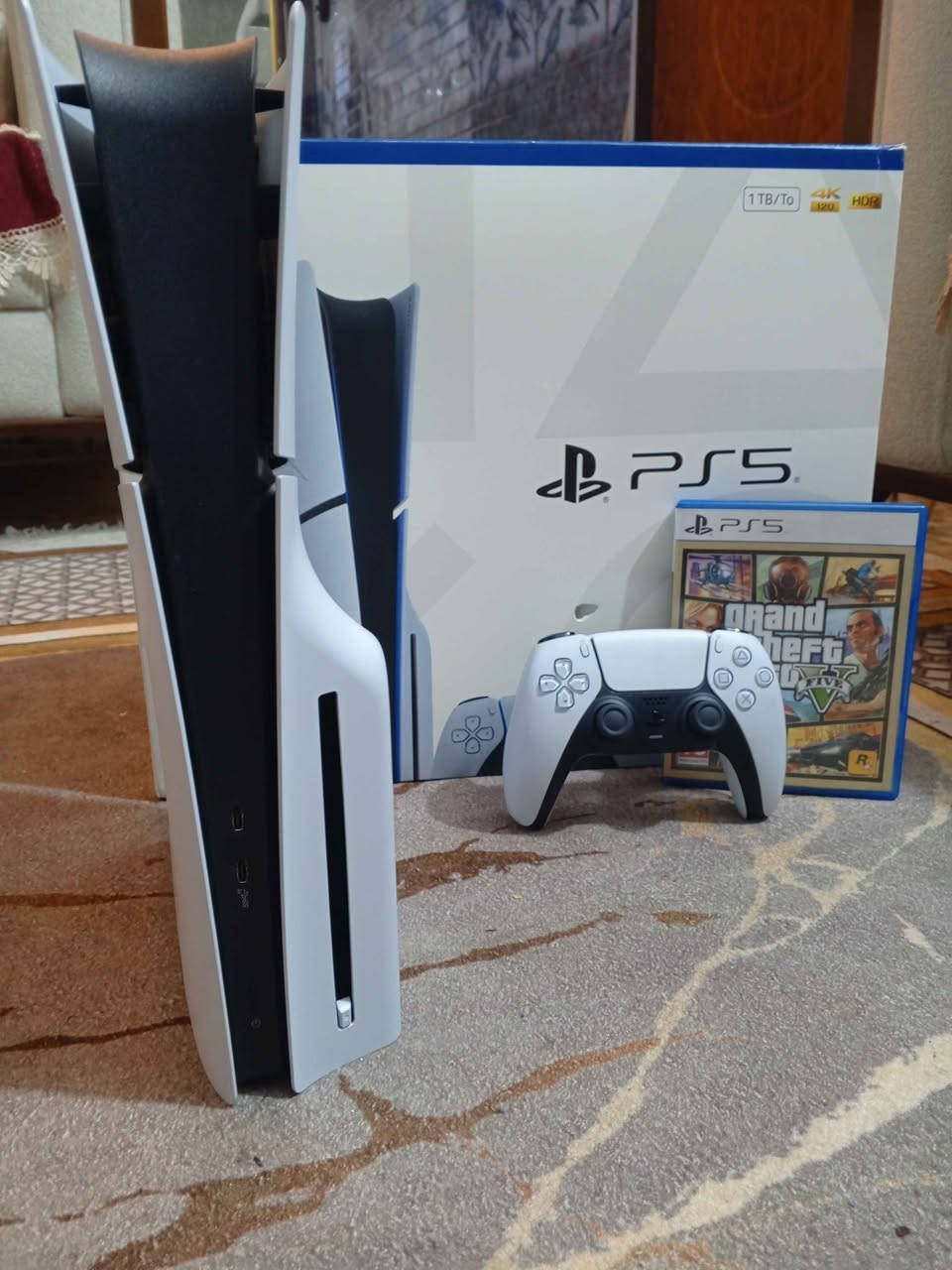 السلام عليكم ورحمه الله وبركاته 
بلي ستيشن 5 سلم ( نسخه الطافي ) 
يحتوي على كامل ملحقاته الاساسيه 
(HDMI + Power + Type-C )
مع قرص GTA V
جوستك واحد فقط الأساسي 
الجهاز استخدام قليل جدا مثل ما واضح بغداد, العراق


**إذا كنت صاحب هذا الإعلان وتريد حذفه لأي سبب، رجاءا أرسل رسالة إلى الدعم الفني**