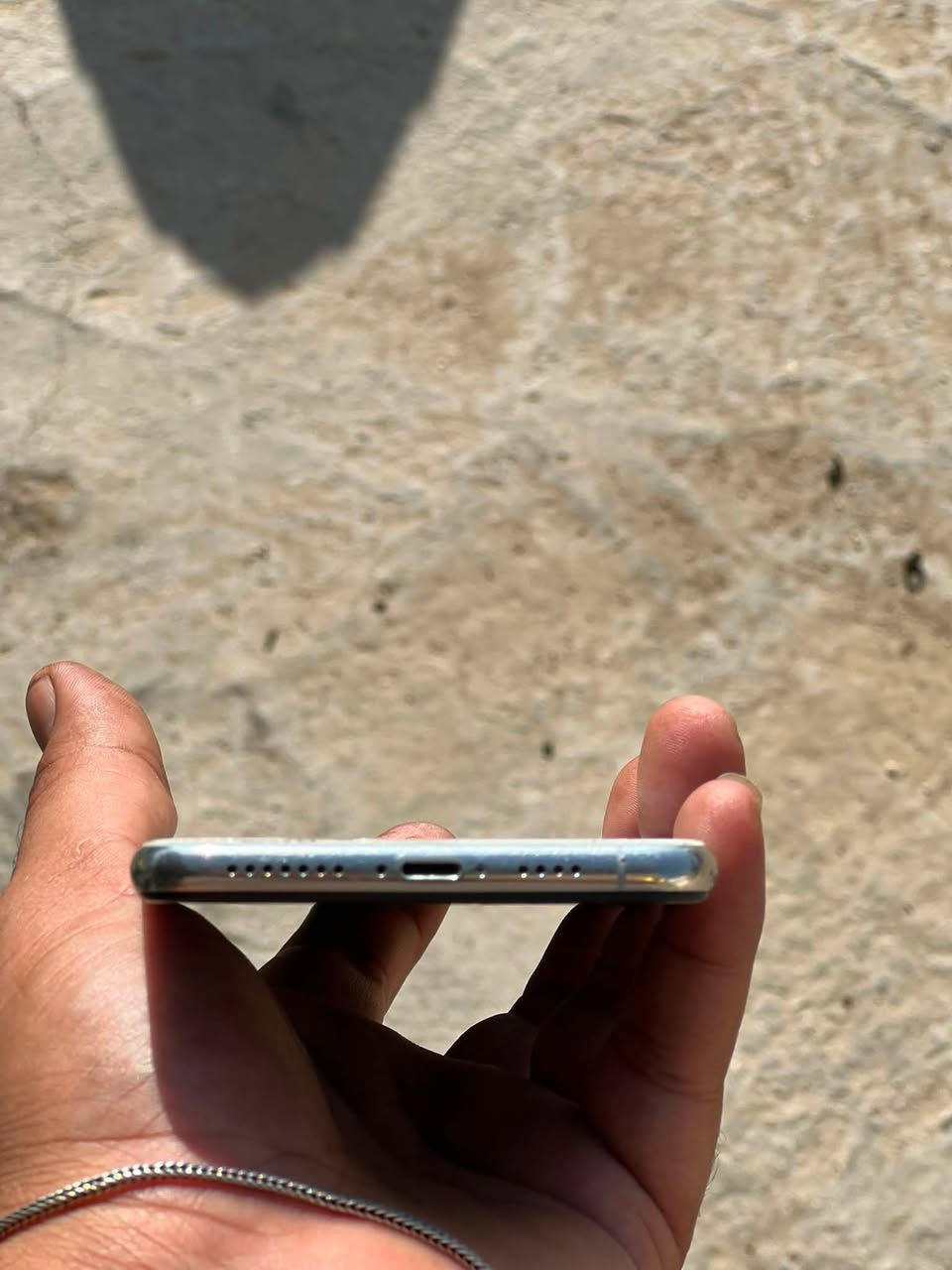 XS MaX لون ابيض 

مبدل بطاريه فقط واصليه موعاديه نسبتها 84
فقط ضهره مكسور جهاز نضيف ومابي أي مشكله 
مكاني حله نادر 
***********
سعر خاص
